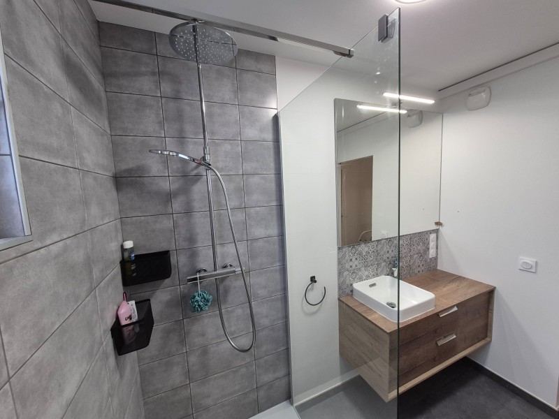 Rénovation complète d'une salle bain à Venissieu proche de Saint Quentin Fallavier 