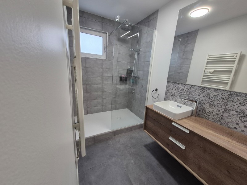 Rénovation complète d'une salle bain à Venissieu proche de Saint Quentin Fallavier 